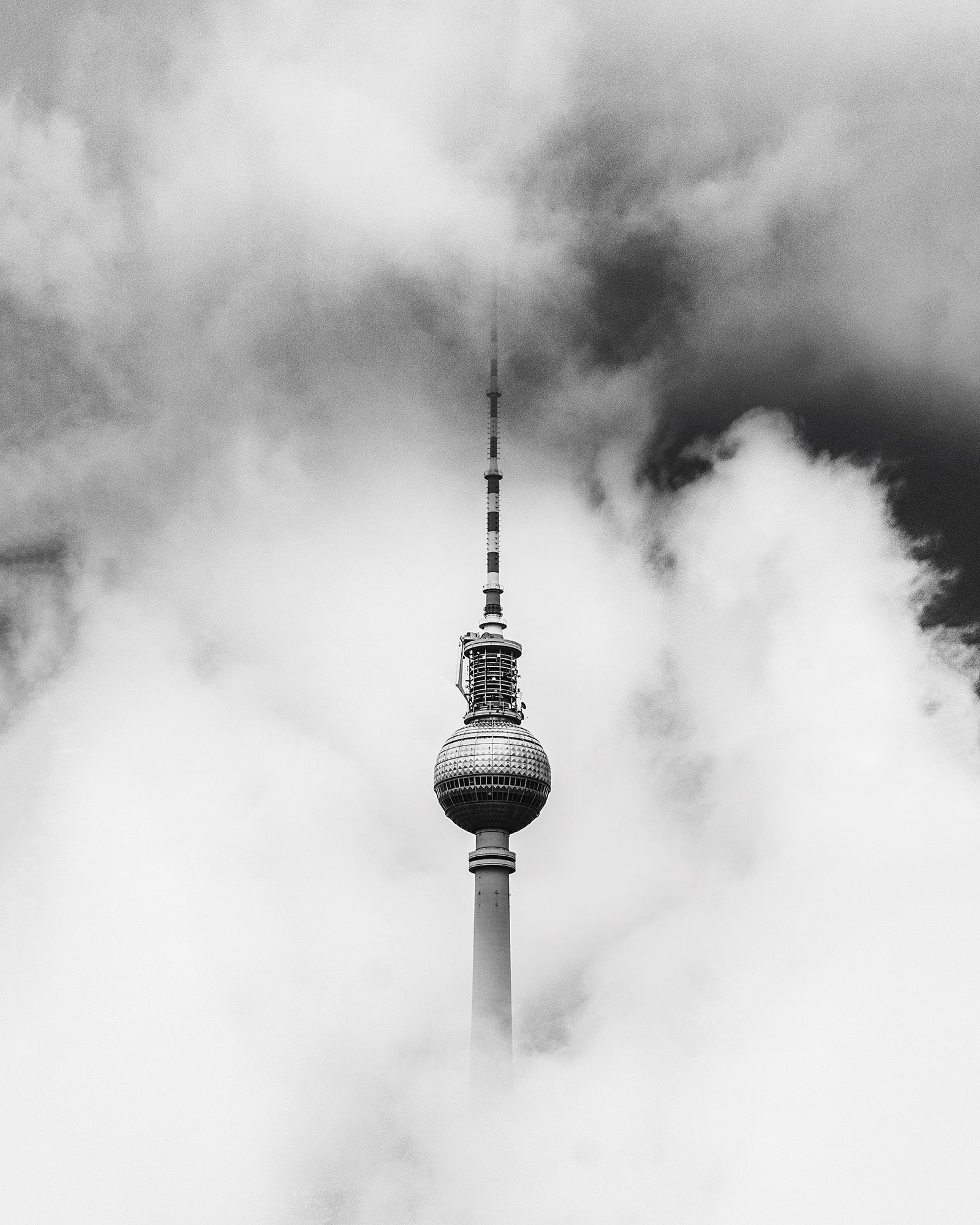 polaroidville-408585-unsplash-1-1-min